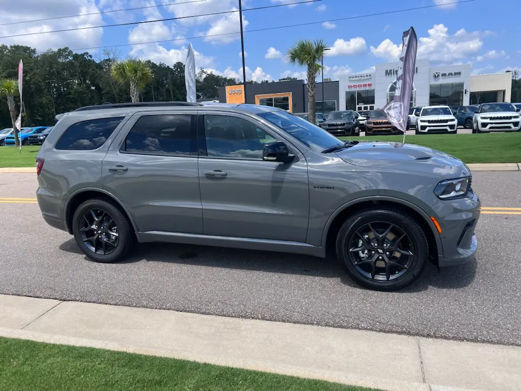 2027 Dodge Durango HEMI V8 GT AWD Plus photo 3