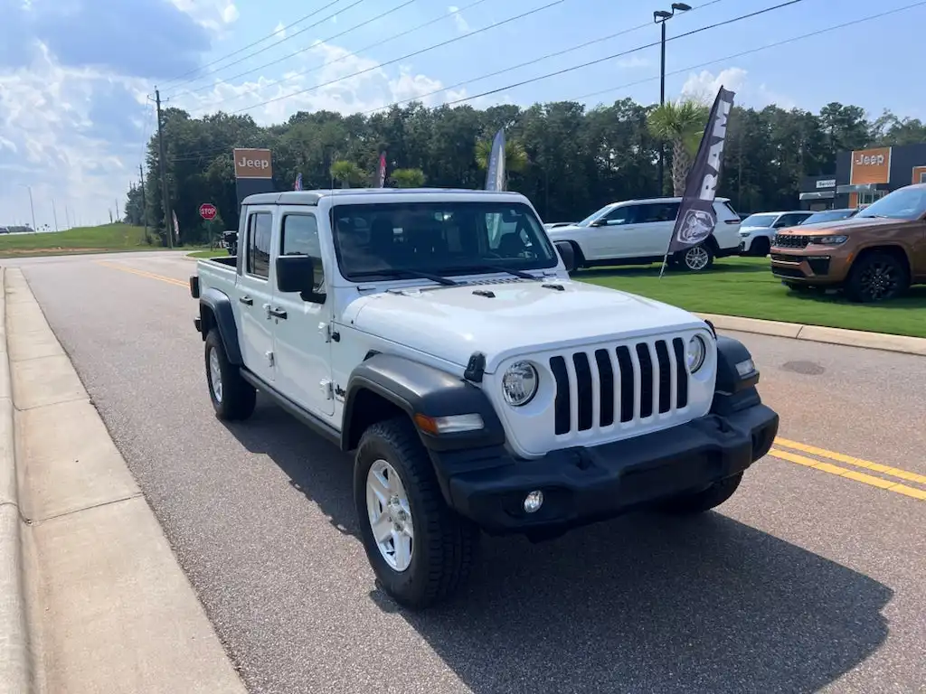 2020 Jeep Gladiator Sport S's photo