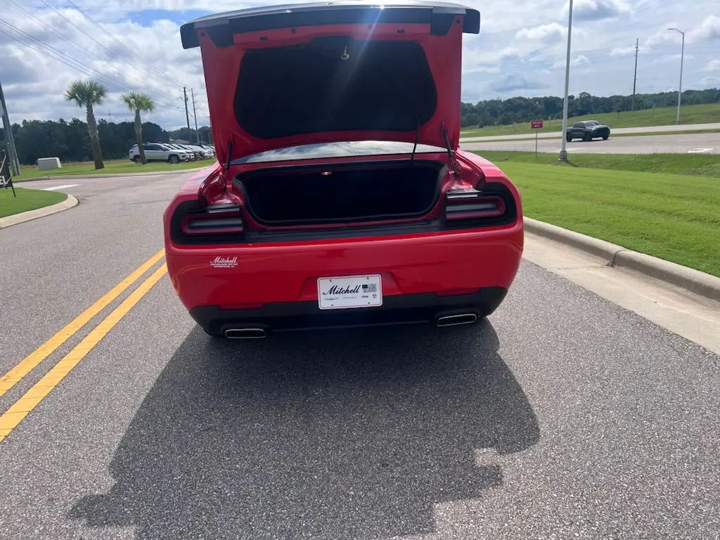 2023 Dodge Challenger SXT Auto photo 4