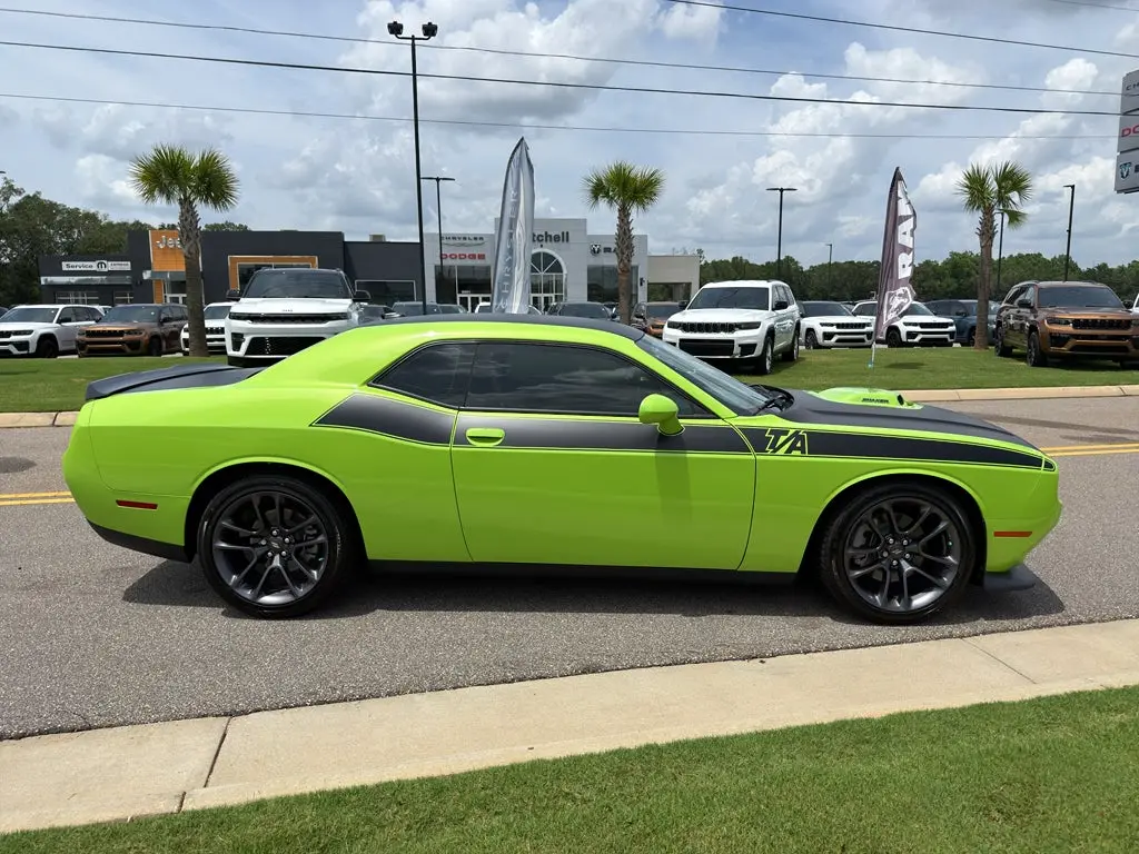 2023 Dodge Challenger R/T photo 3