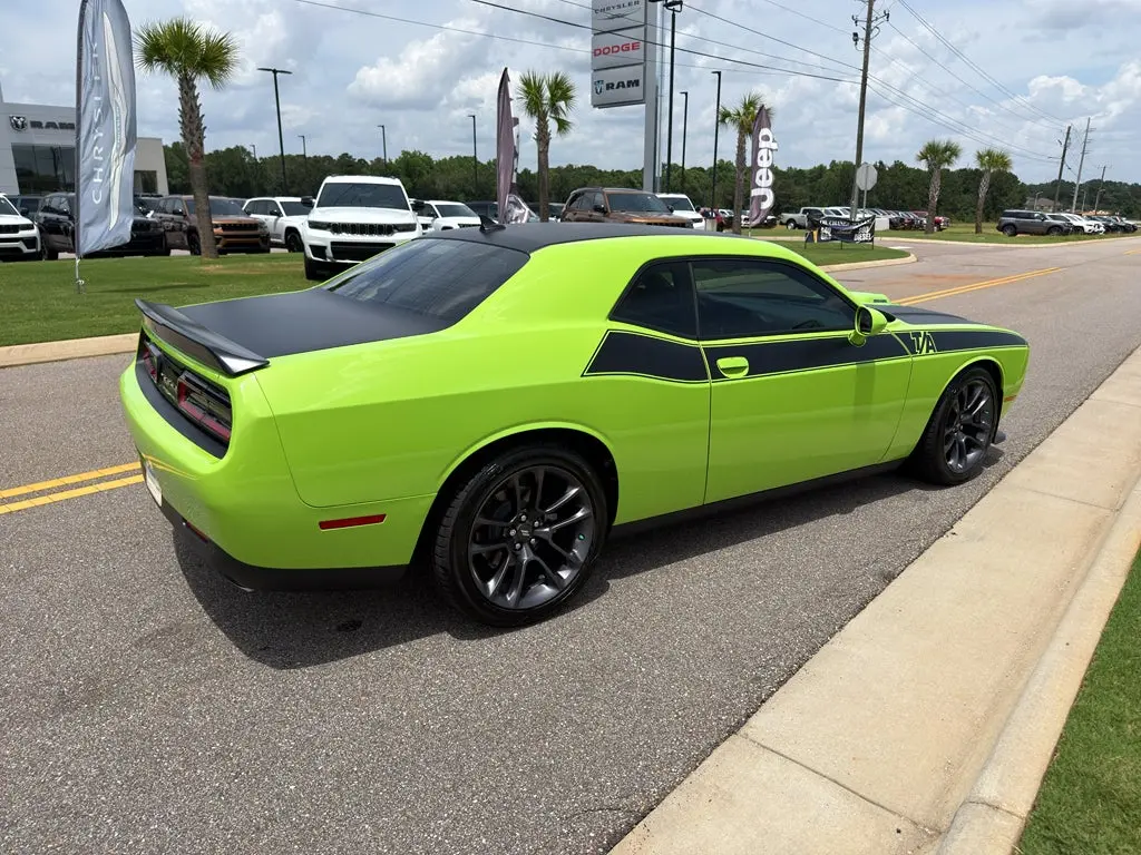 2023 Dodge Challenger R/T photo 5