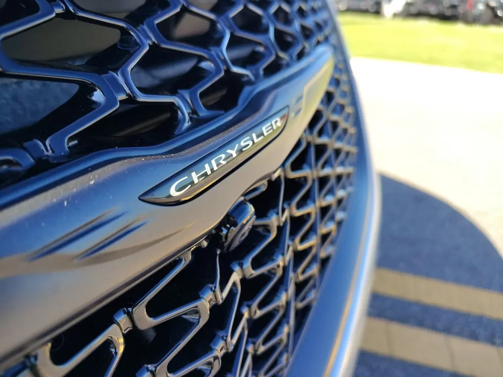 2026 Chrysler Pacifica Select photo 3