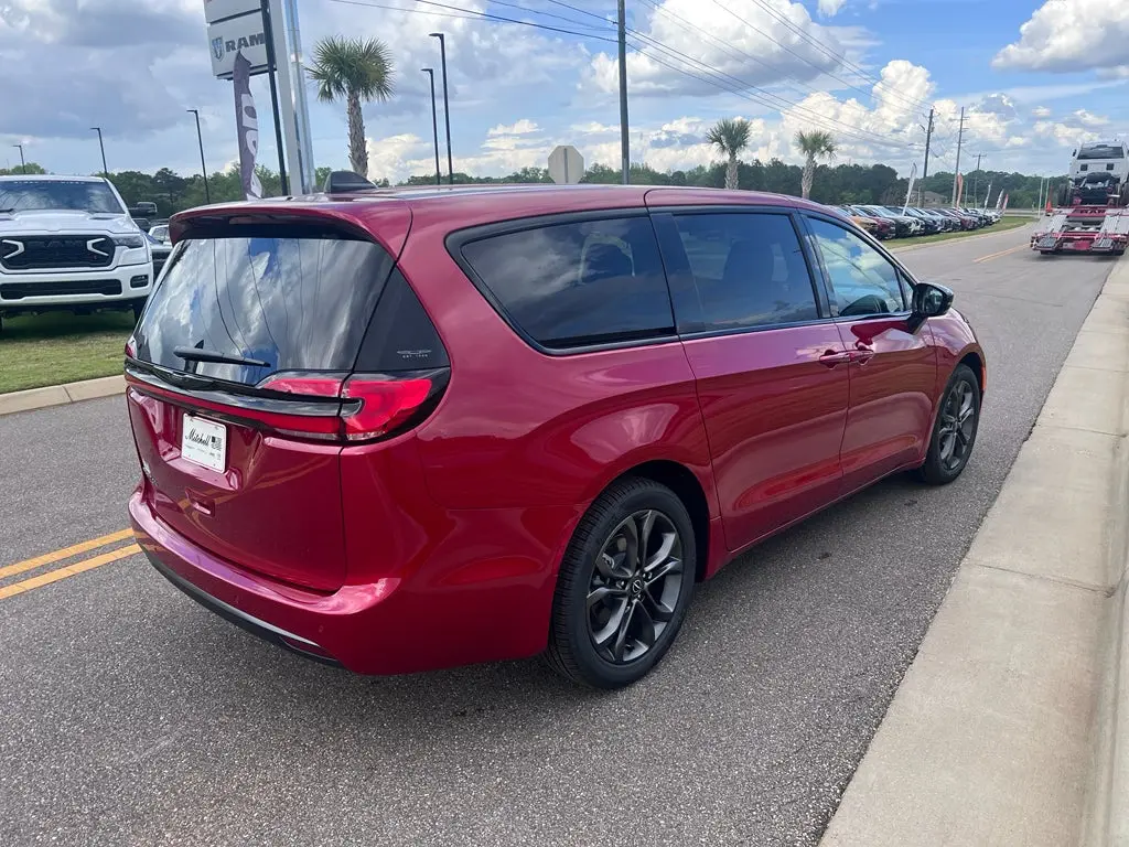 2026 Chrysler Pacifica Select photo 5