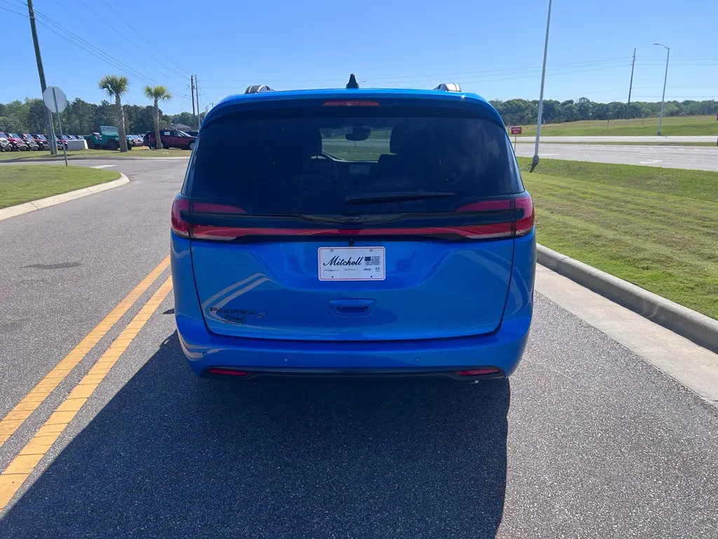 2026 Chrysler Pacifica Select photo 4