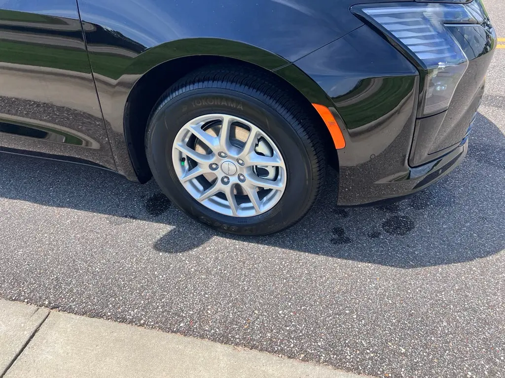 2027 Chrysler Pacifica Select photo 4