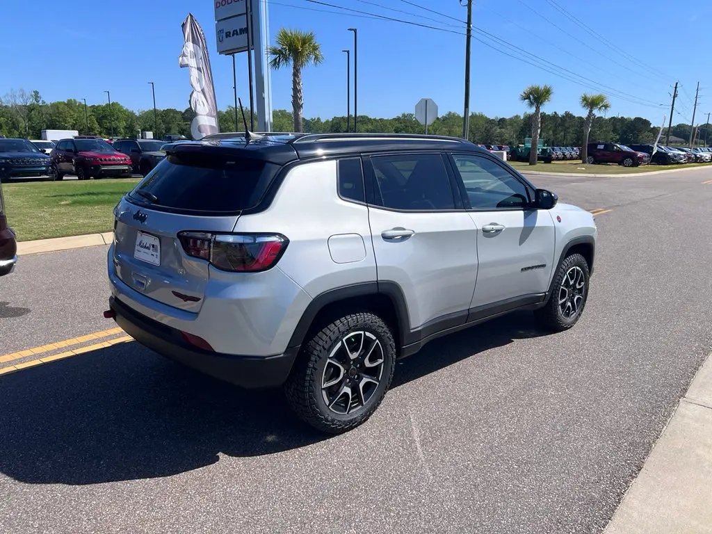 2026 Jeep Compass Trailhawk 4X4 photo 5