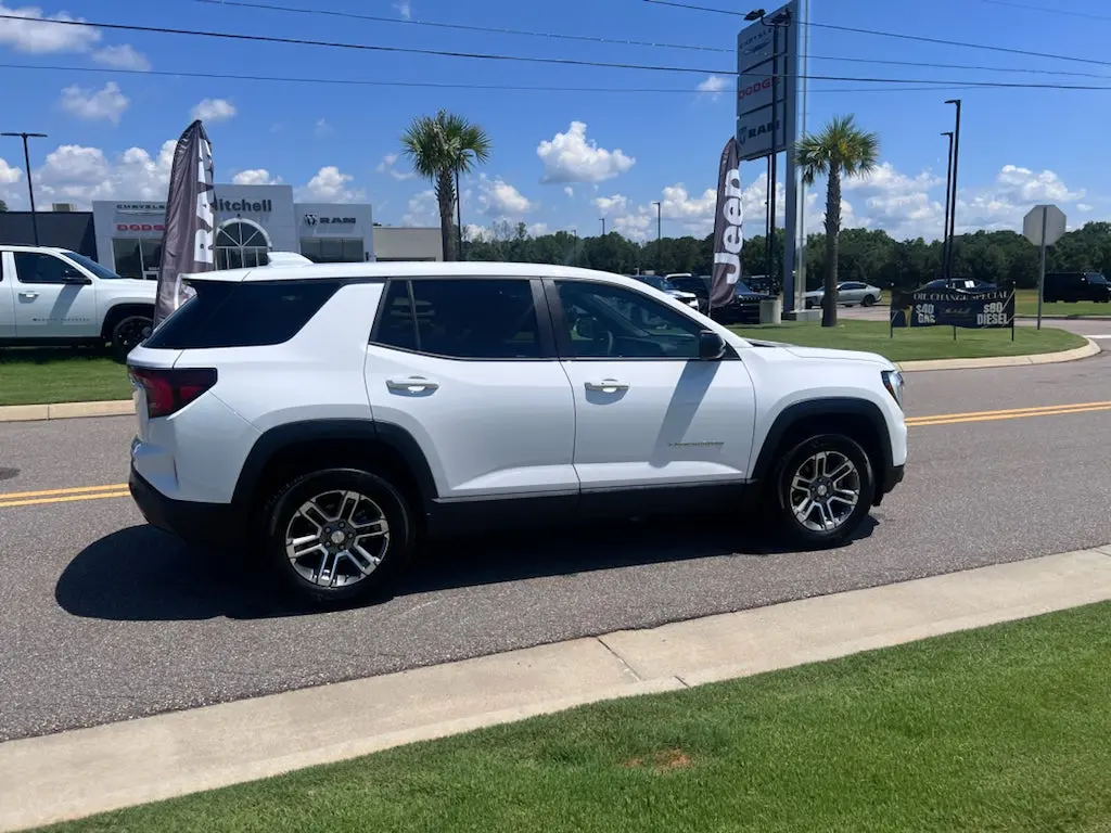 2025 GMC Terrain Elevation AWD photo 3