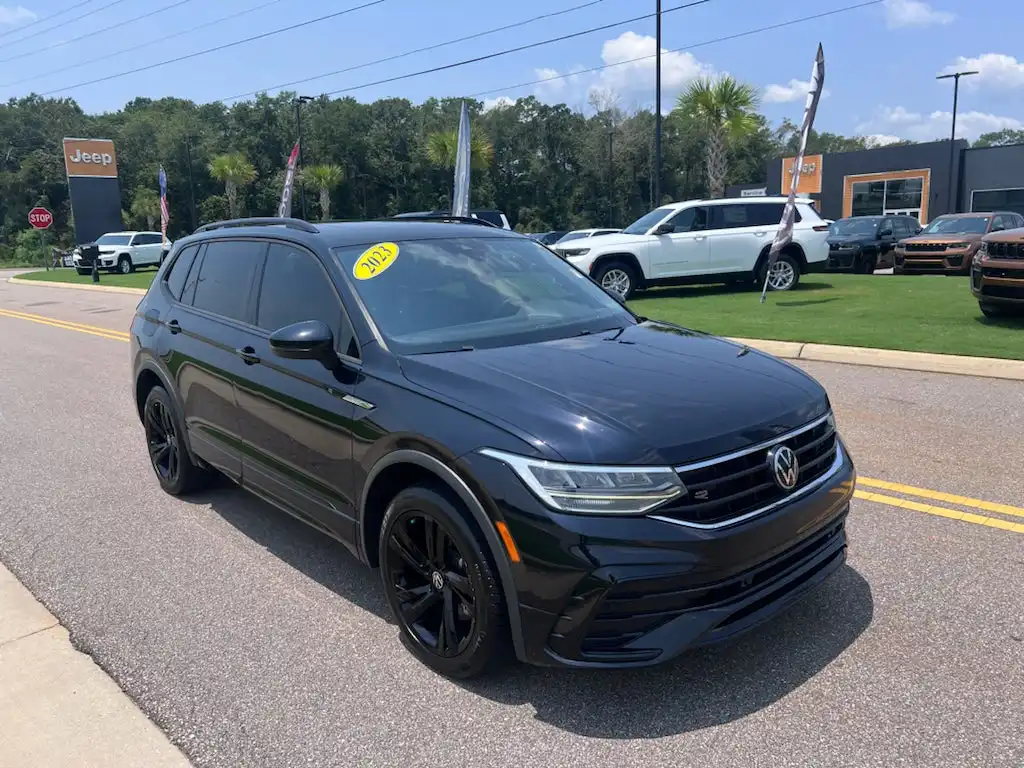 2023 Volkswagen Tiguan 2.0T SE R-Line Black 4Motion's photo