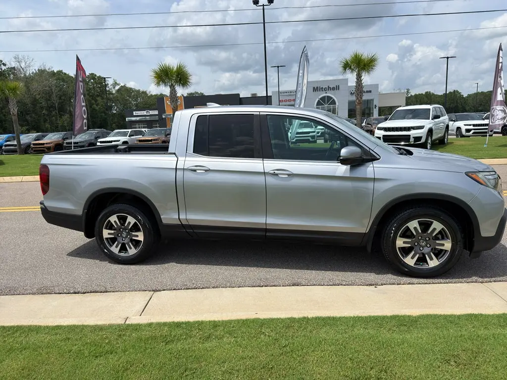 2019 Honda Ridgeline RTL photo 3
