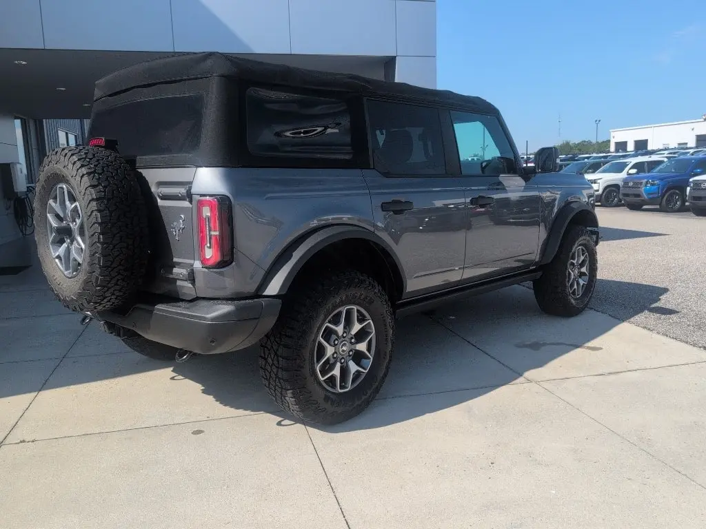 2022 Ford Bronco Badlands 4x4 photo 3