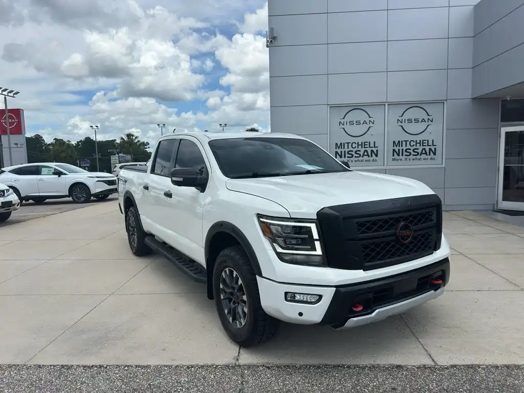 2023 Nissan Titan PRO-4X 4WD Crew Cab's photo