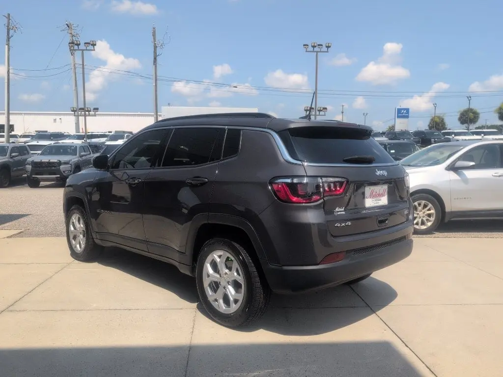 2024 Jeep Compass Latitude 4WD photo 5