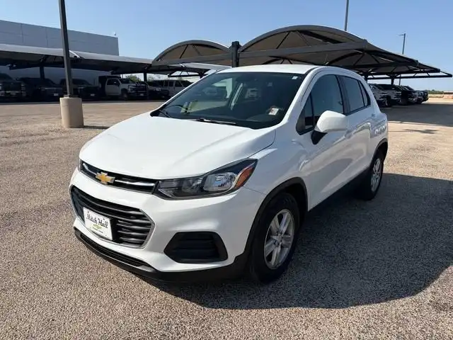 2022 Chevrolet Trax LS's photo