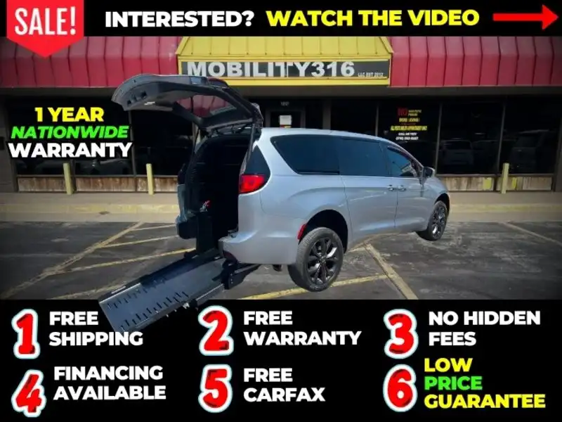 2018 Chrysler Pacifica Touring Plus's photo
