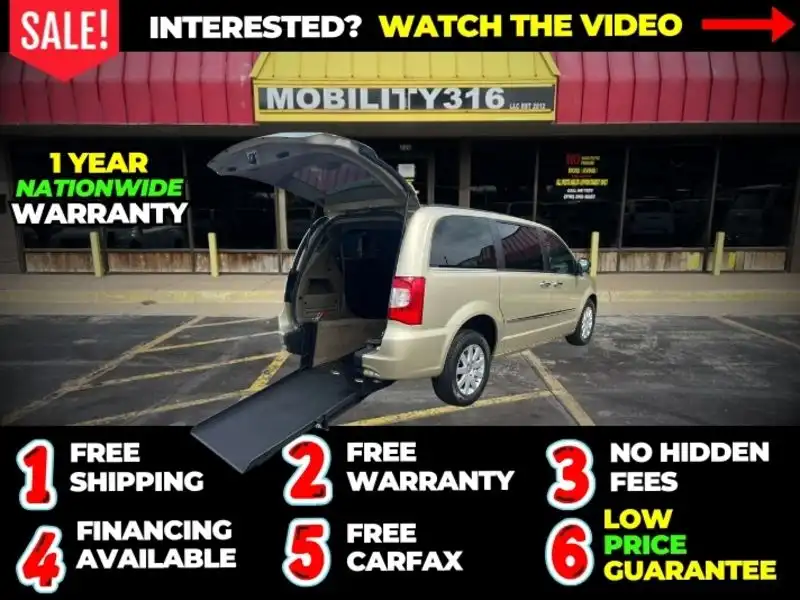 2012 Chrysler Town & Country Touring-L's photo
