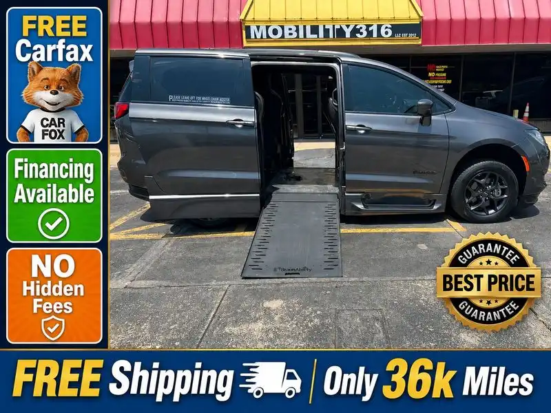 2020 Chrysler Pacifica Touring L's photo