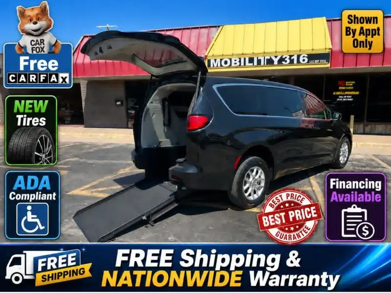 2022 Chrysler Voyager LX's photo