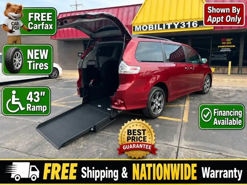 2017 Toyota Sienna SE V6 8-Passenger's photo