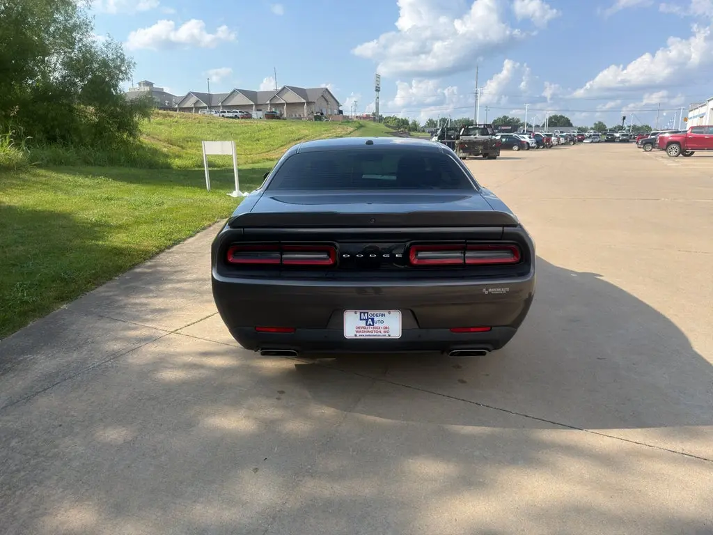 2021 Dodge Challenger R/T photo 4