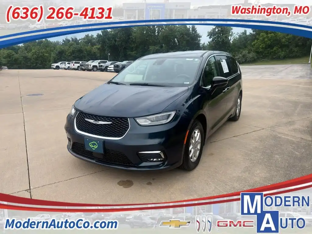 2024 Chrysler Pacifica Touring L's photo