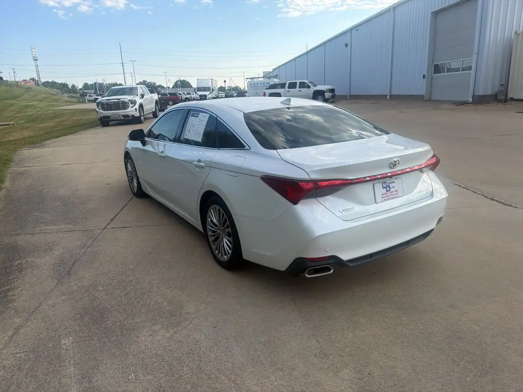 2019 Toyota Avalon Limited photo 3