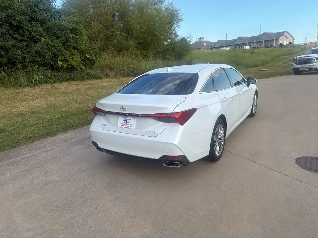 2019 Toyota Avalon Limited photo 5
