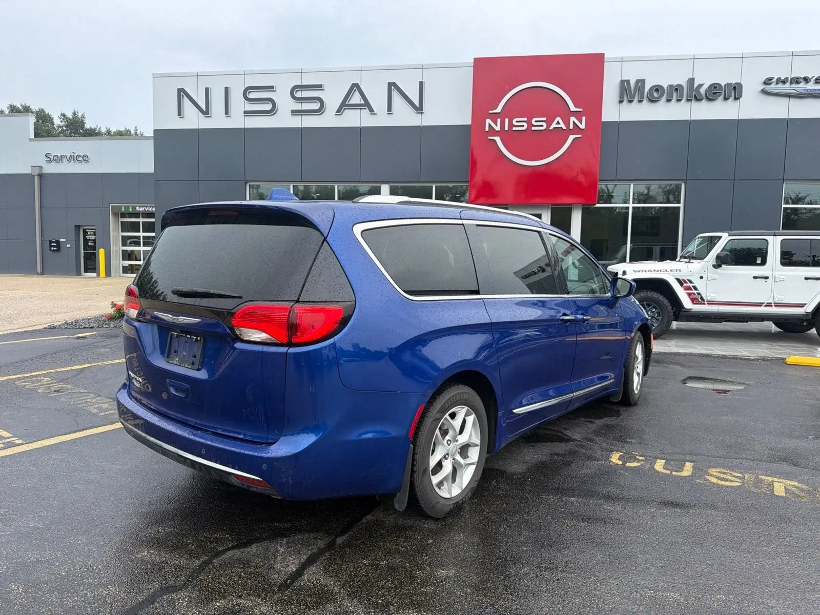 2020 Chrysler Pacifica Touring L photo 3
