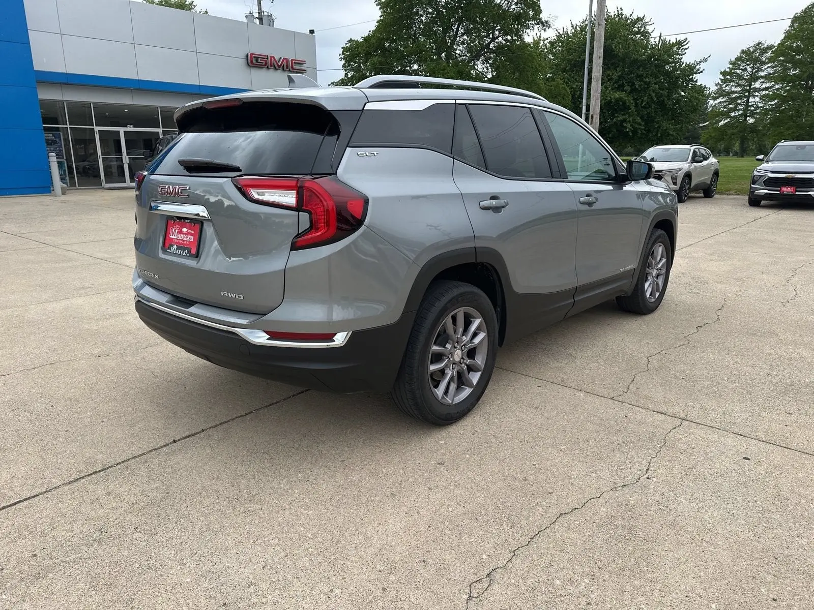 2023 GMC Terrain SLT AWD photo 3