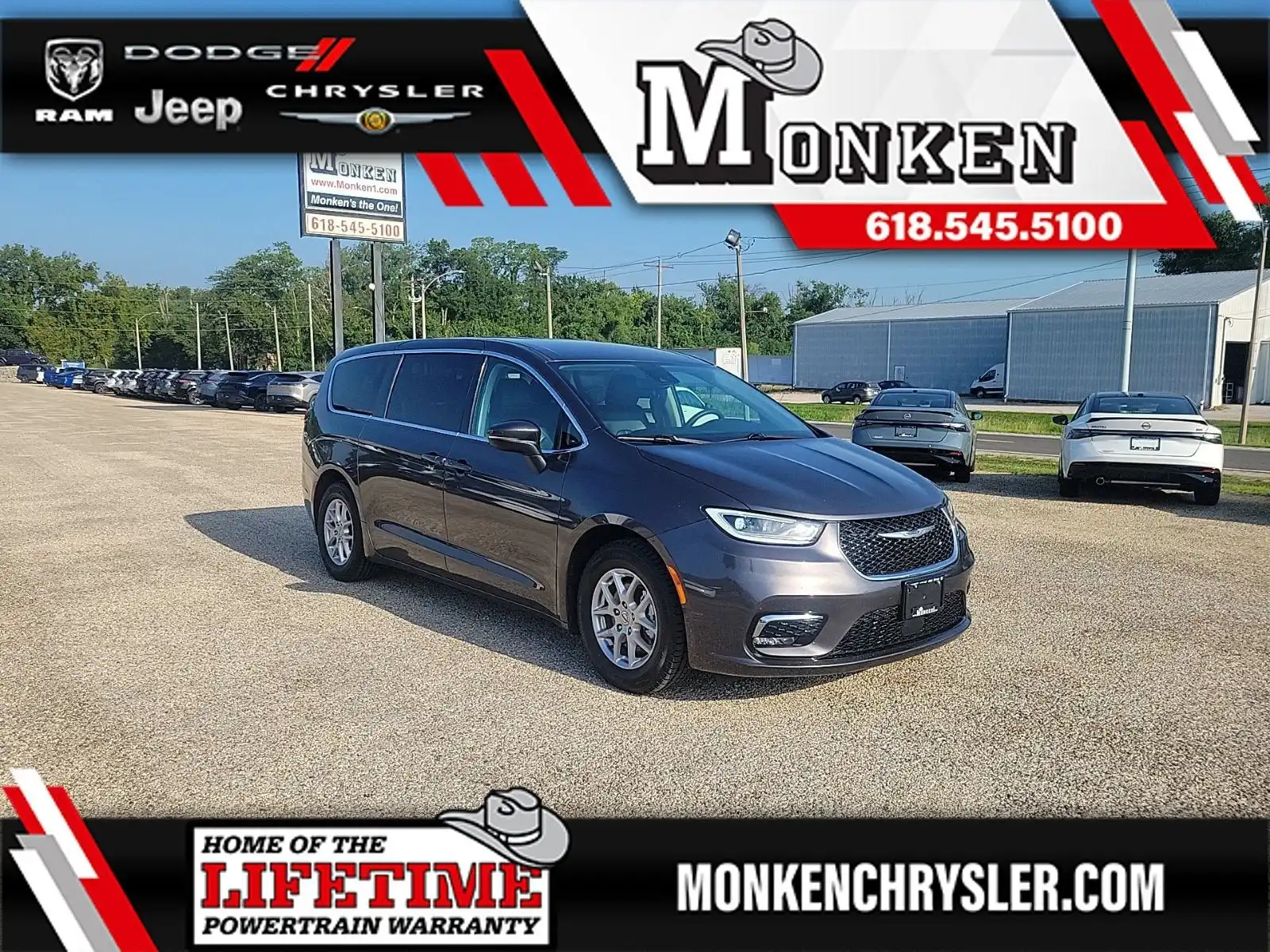 2023 Chrysler Pacifica Touring L's photo