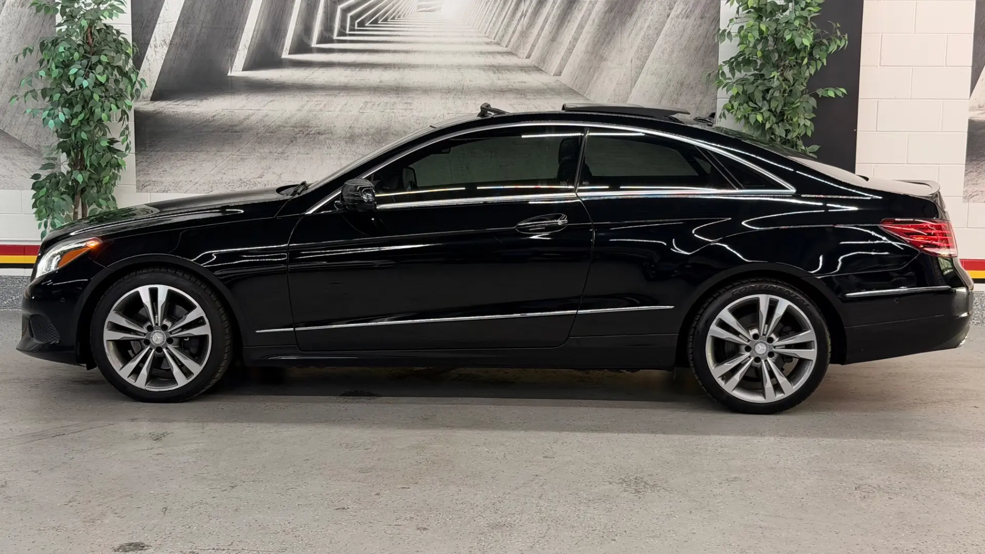 2017 Mercedes-Benz E-Class E400 4MATIC photo 5