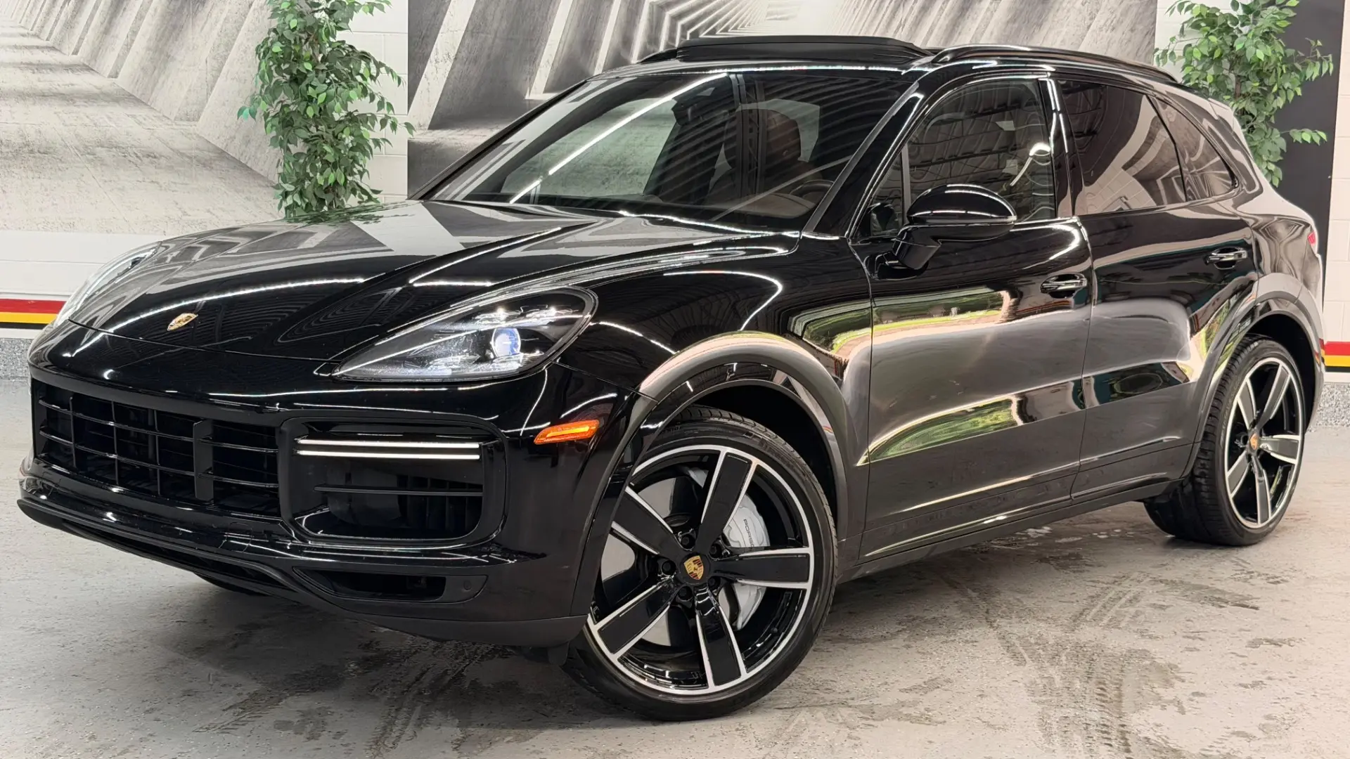 2021 Porsche Cayenne Turbo photo 3