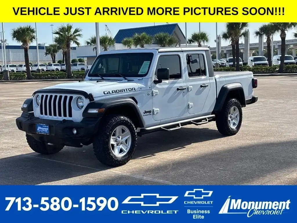 2020 Jeep Gladiator Sport S's photo
