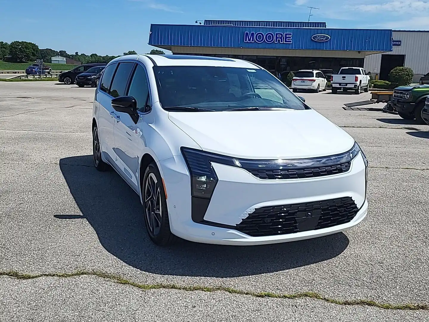 2027 Chrysler Pacifica Limited's photo