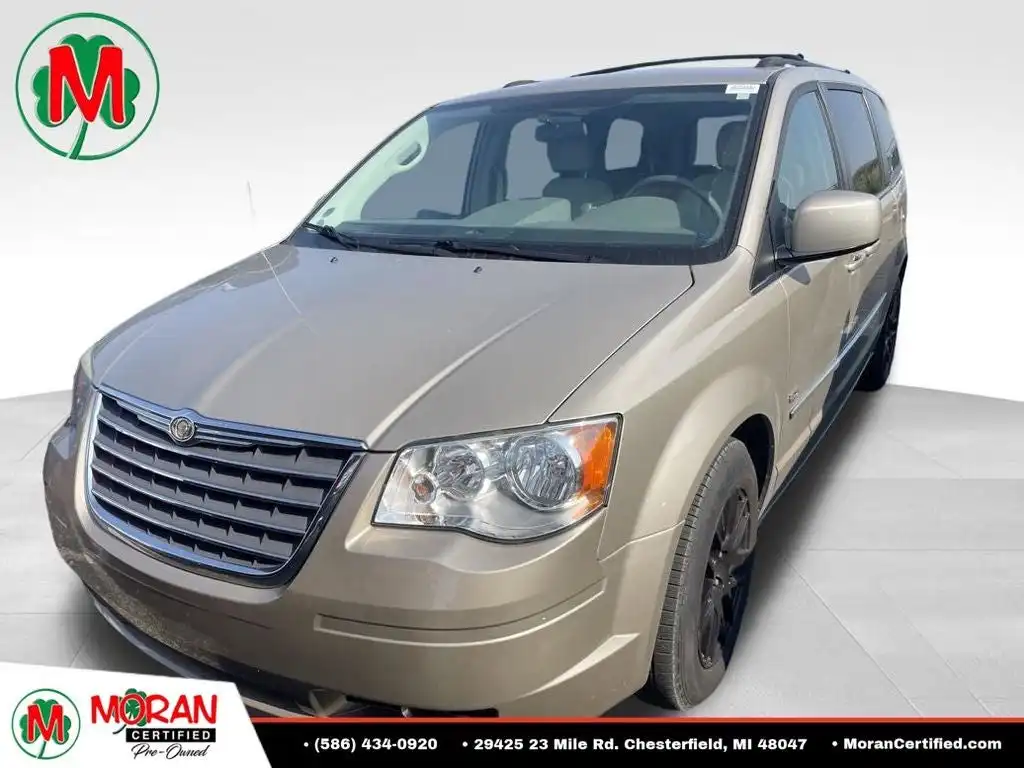 2009 Chrysler Town & Country Touring's photo