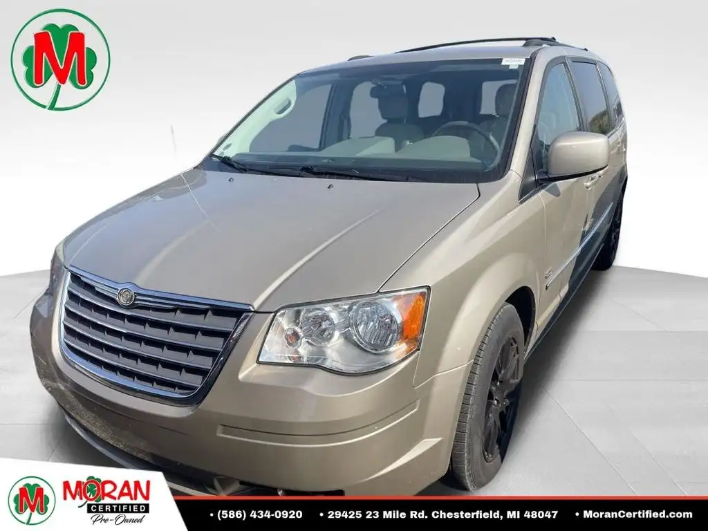 2009 Chrysler Town & Country Touring's photo