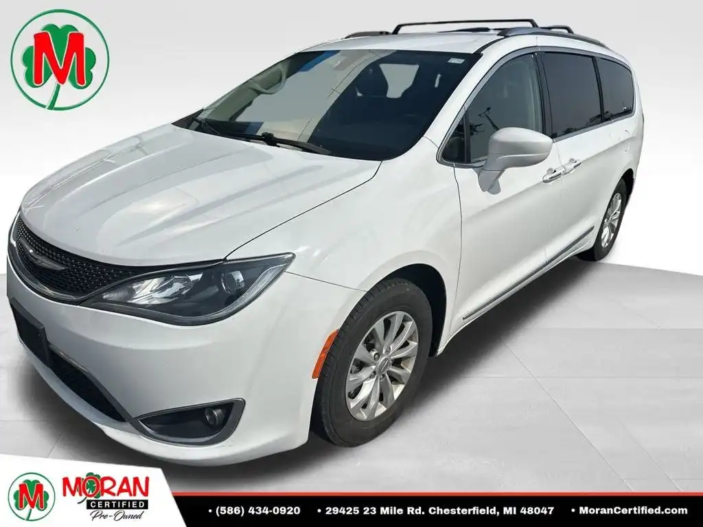 2018 Chrysler Pacifica Touring L's photo