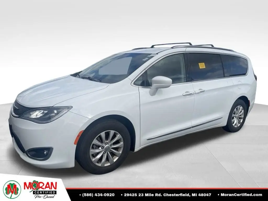 2018 Chrysler Pacifica Touring L photo 3