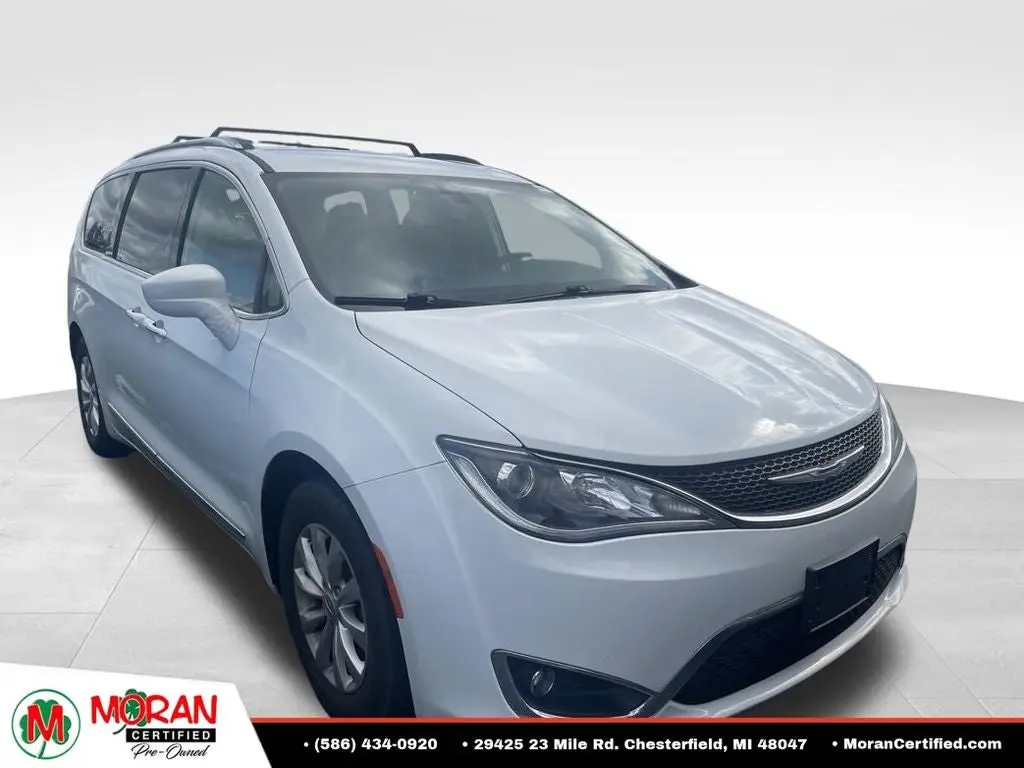 2018 Chrysler Pacifica Touring L photo 4