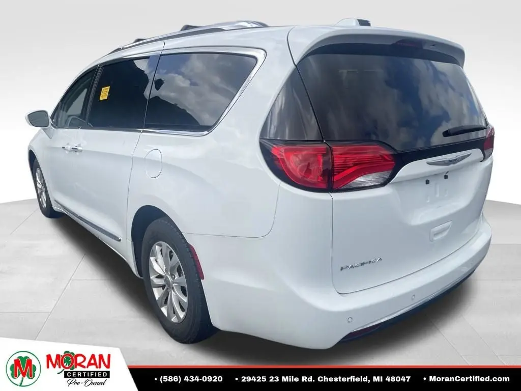 2018 Chrysler Pacifica Touring L photo 5