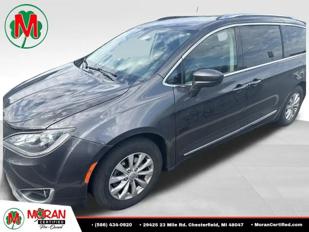 2018 Chrysler Pacifica Touring L Plus's photo