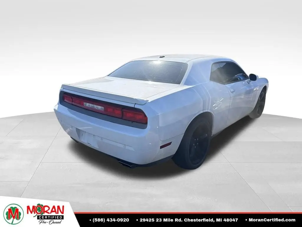 2013 Dodge Challenger SXT photo 3