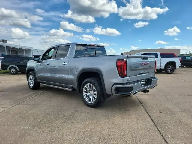 2026 GMC Sierra Denali 4WD Crew Cab Short Box photo 5