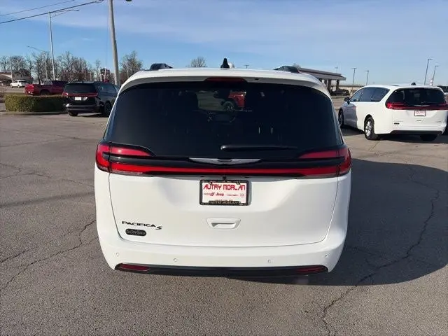 2026 Chrysler Pacifica Select photo 5