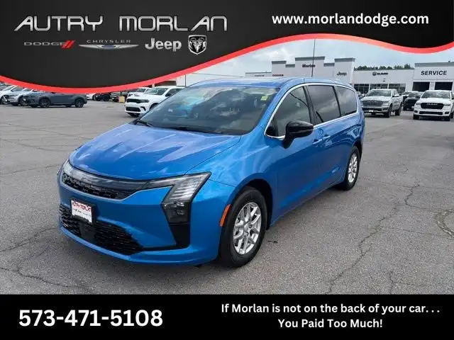 2027 Chrysler Pacifica Select's photo