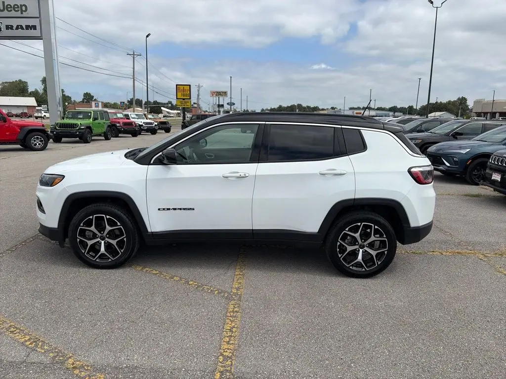 2025 Jeep Compass Limited 4WD photo 3
