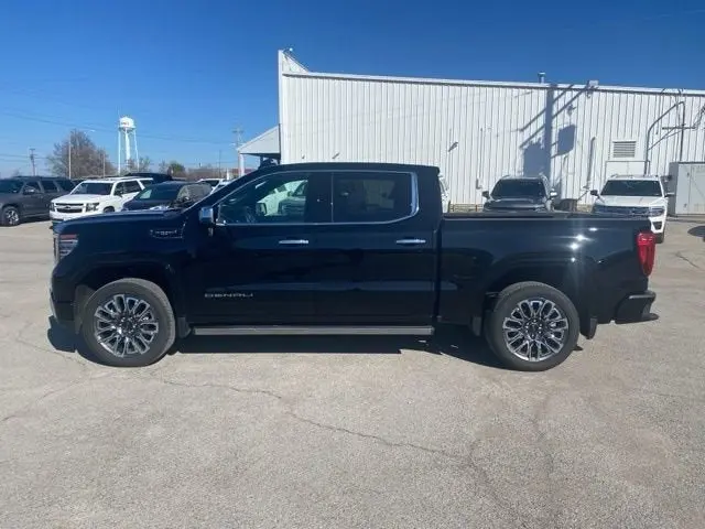 2023 GMC Sierra Denali Ultimate 4WD Crew Cab Short Box photo 3