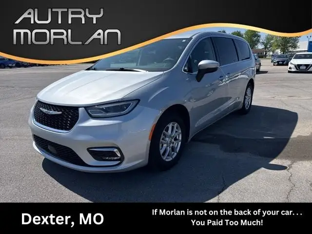 2023 Chrysler Pacifica Touring L photo 1