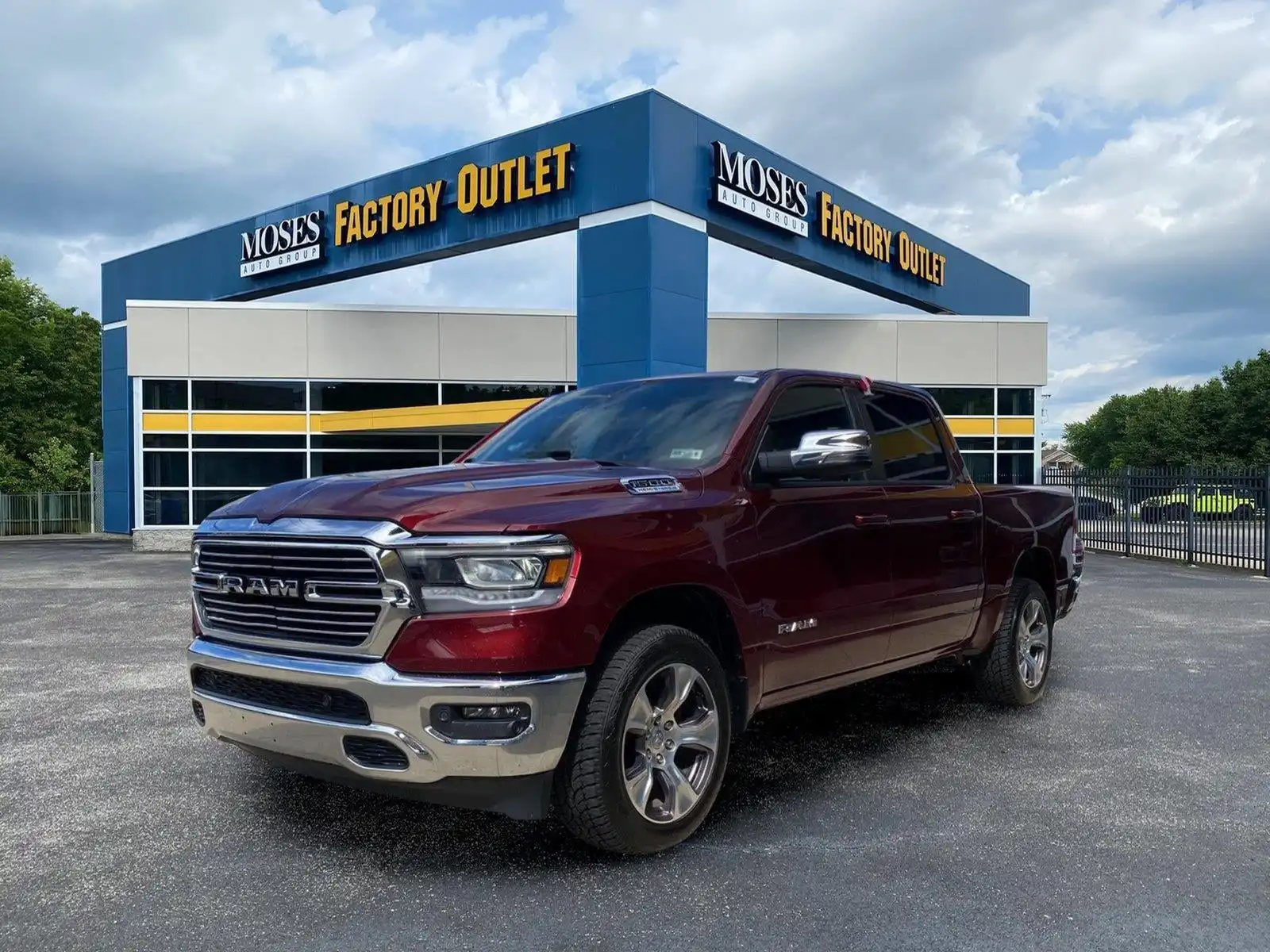 2023 RAM 1500 Laramie 4WD Crew Cab 5'7's photo
