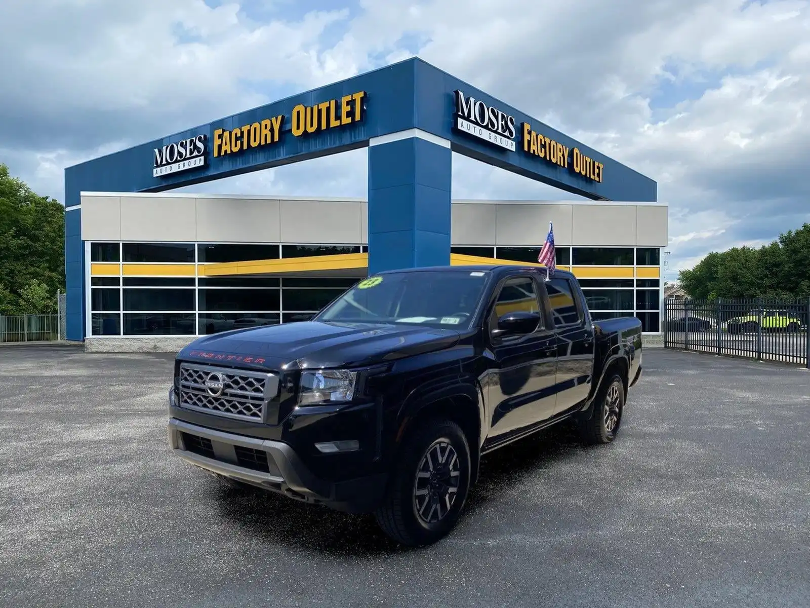 2023 Nissan Frontier SV Crew Cab 4WD SWB's photo