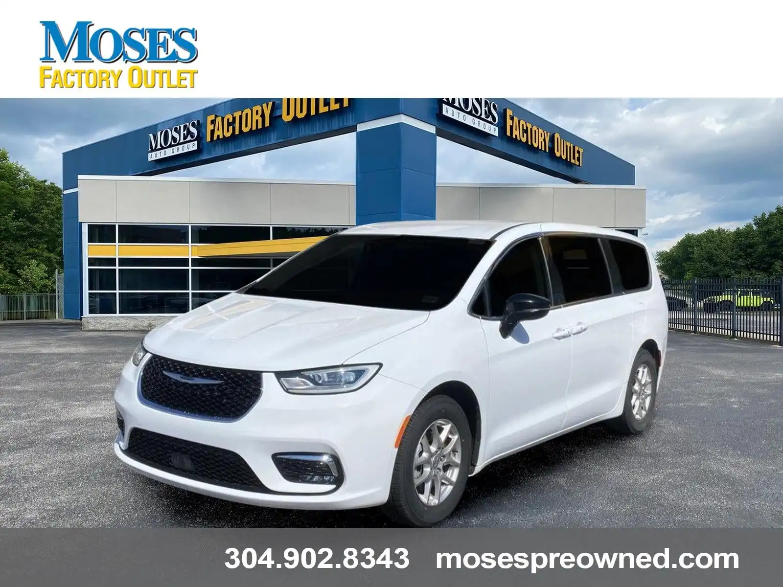2024 Chrysler Pacifica Touring L's photo